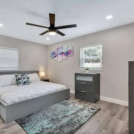 Villa Immaculate & Cozy Entire Heated Pool House